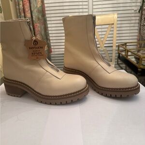 Bertuchi Women's Beige Ankle Boots with Zipper